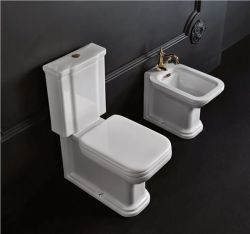 Kompakt WC Kerasan waldorf ze złotymi okuciami.jpg