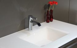 Umywalka szklana na indywidualny wymiar z prostokątną misą Glass po prawej stronie 160-02R