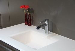 Umywalka szklana na indywidualny wymiar z prostokątną misą Glass po lewej stronie 160-02L