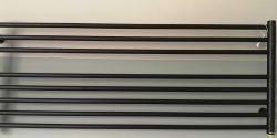 Grzejnik łazienkowy 121x48 cm PMH Sorano SNXLBL czarny