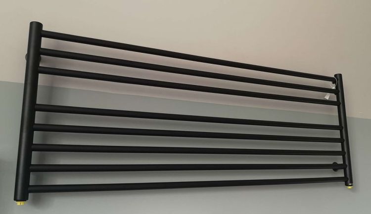 Grzejnik łazienkowy 121x48 cm PMH Sorano SNXLBL czarny