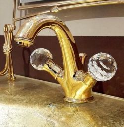 Gold washbasin mixer Giullini Odessa with svarovski cristals.JPG