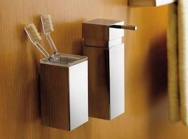 QUELLA dozownik mydła 150ml, system mocowania Lift & Clean, chrom