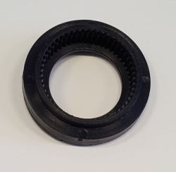 Czarny krążek na głowicę termostatyczną pod rękojeścią baterii