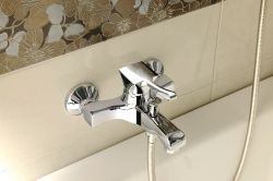 CHIC naścienna bateria wannowa, kompletna, chrom