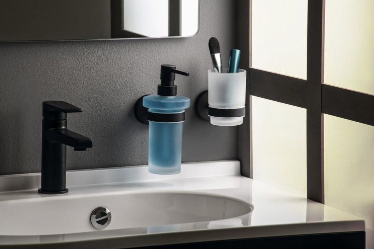 X-ROUND BLACK dozownik mydła, szklo mleczne, 250ml, czarny