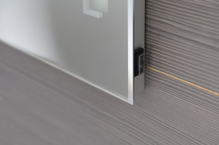 lustro z podświetleniem LED 60x80cm, przełącznik przyciskowy