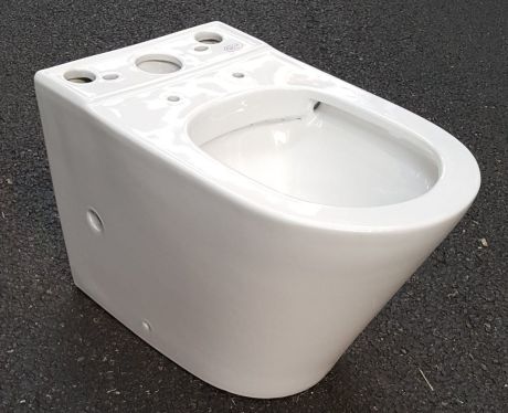 Przejdź do produktu PACO RIMLESS misa do kompaktu WC PC1012 z deską WC