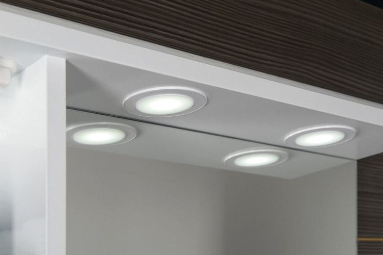 KORIN lustro z LED oświetleniem, gniazdkiem i półkami 60x70x12cm