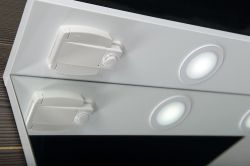 KORIN lustro z LED oświetleniem i gniazdkiem 60x70x12cm