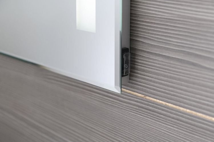 lustro z podświetleniem LED 60x80cm, przełącznik przyciskowy