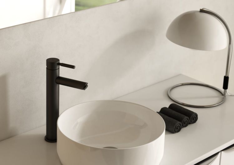 Bateria umywalkowa wysoka 30 cm czarna Kohlman Roxin QB170RB