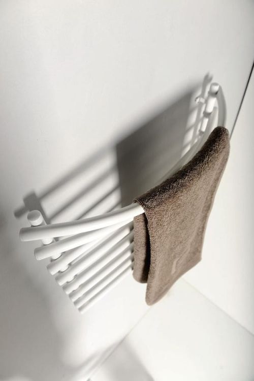 Elektryczna suszarka na ręczniki 570x465 mm, 72 W, biała