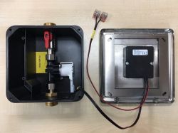 Elektroniczny mechanizm spłukujący do pisuaru na podczerwień 24V DC, czarny