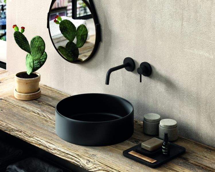 LIG105NO70_amb (1) (1).jpg