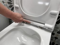 AVVA WC wiszące Rimless ze stelażem podtynkowym i przyciskiem Schwab, biały