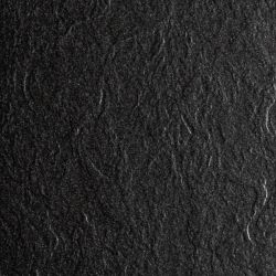 Czarny brodzik pięciokątny 90x90x15 cm ze zintegrowaną obudową Kerra Prato 90 BL  - struktura kamienia