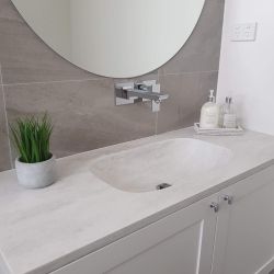 Umywalka na indywidualny wymiar z Corianu z misą Loop SOL