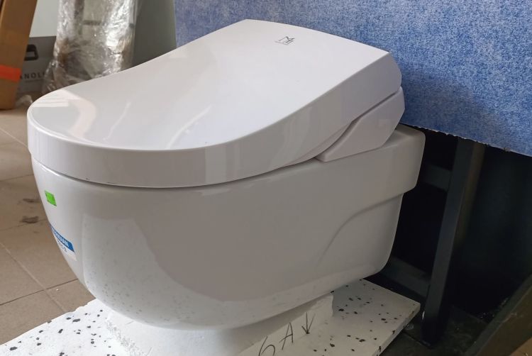 Deska myjąca Crystal z miską wc Roca.JPG
