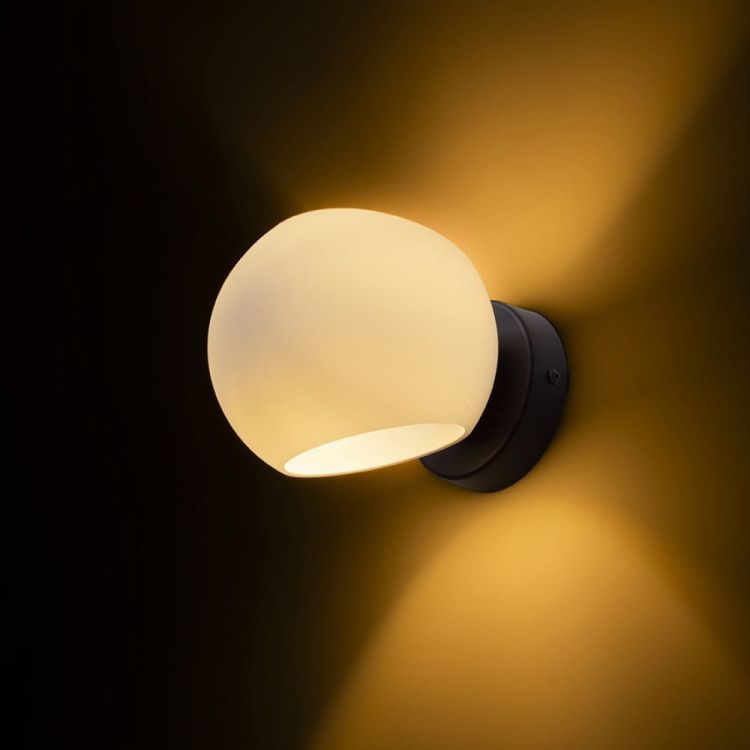 SOLARIS natynkowa szkło mleczne/czarna 230V LED E14 7W