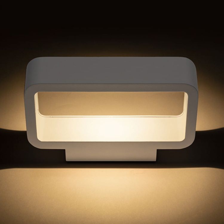 TAPA ścienna biała  230V LED 6W IP54  3000K