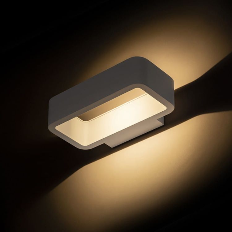 TAPA ścienna biała  230V LED 6W IP54  3000K