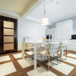 BROADWAY wisząca z ramianiem biała chrom 230V E27 42W
