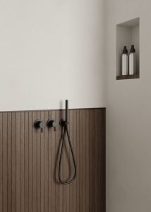 Czarna bateria wannowa podtynkowa Kohlman Axel Black QW260AB