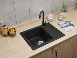 Zlewozmywak granitowy jednokomorowy 58x45 cm z baterią kuchenną Deco Darfor DG014+DECO+SMCH czarny nakrapiany