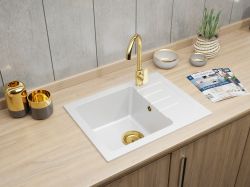 Zlewozmywak granitowy jednokomorowy 58x45 cm ze złotą baterią kuchenną i syfonem Deco Darfor DG014+DECO+SMCH biały