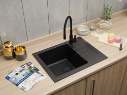 Zlewozmywak granitowy jednokomorowy 58x45 cm z czarną baterią kuchenną Flex Darfor DG014+FLEX+SMCH czarny nakrapiany