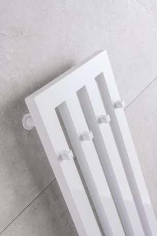 Przejdź do produktu Grzejnik łazienkowy z haczykami 32,6x180 cm PMH Darius DAH6W biały