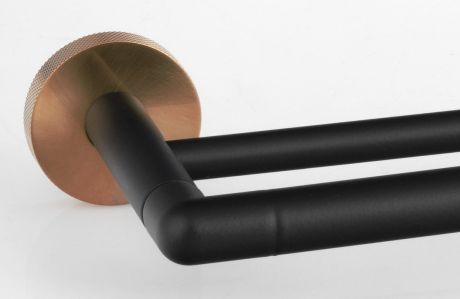 Przejdź do produktu LARISSA wieszak na ręczniki podwójny 600mm, czarny/miedź mat