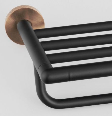 Przejdź do produktu LARISSA półka na ręczniki z uchwytem 600mm, czarny/miedź mat