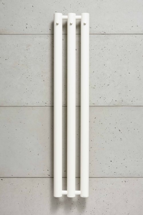 Biały grzejnik łazienkowy 29,2x150 cm PMH Rosendal Massive R70/3W