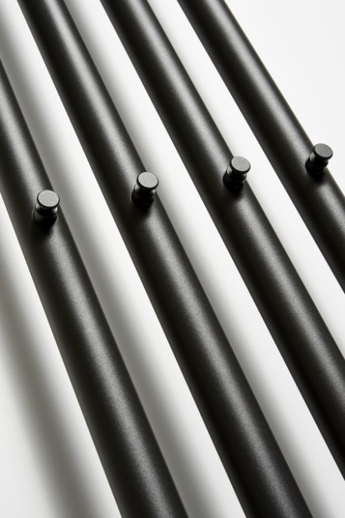 Czarny grzejnik łazienkowy pionowy 42x95 cm PMH Rosendal R1B/6