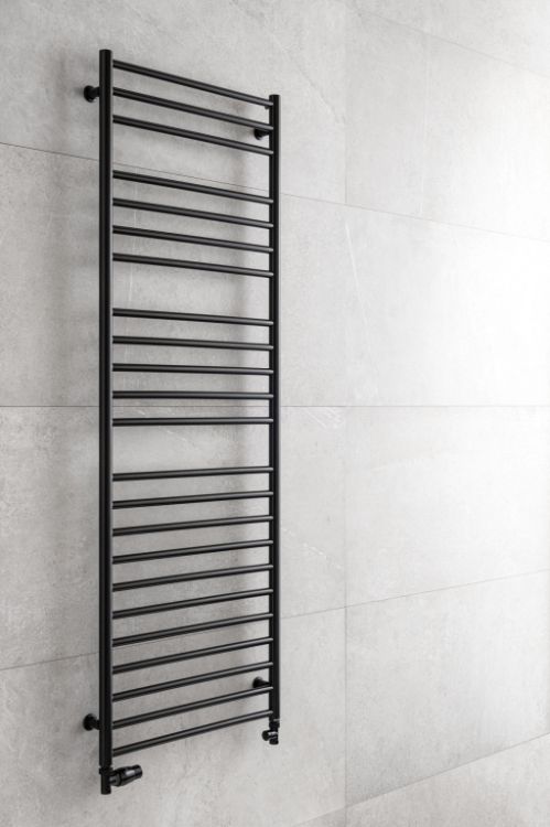 Czarny grzejnik drabinkowy 70x120 cm PMH Luxor LX3B