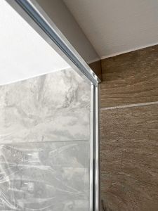 ARCHITEX zestaw do mocowania szkła podłoga-ściana-sufit z listwą spadkową, 1615x2600mm, lewy, polerowany aluminium