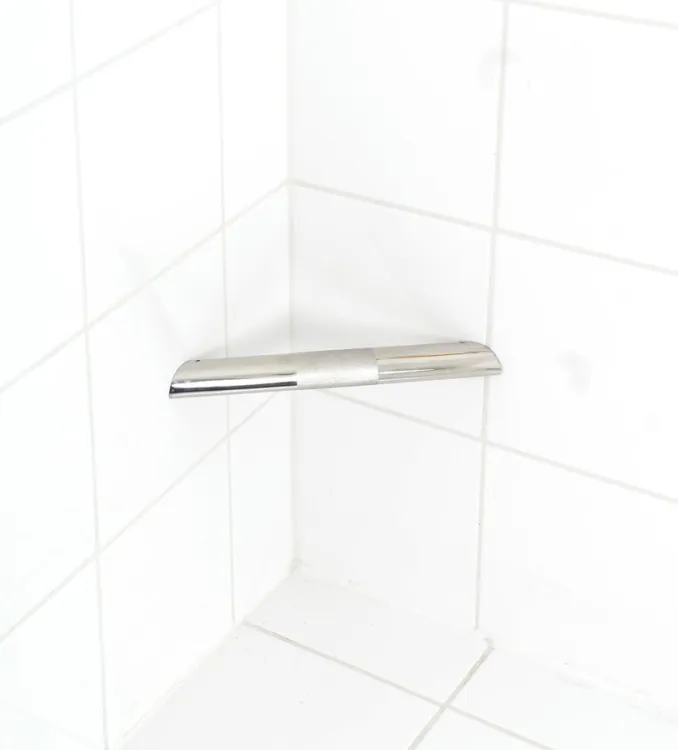 Ścienny podnóżek do golenia, antypoślizg, stal nierdzewna połysk