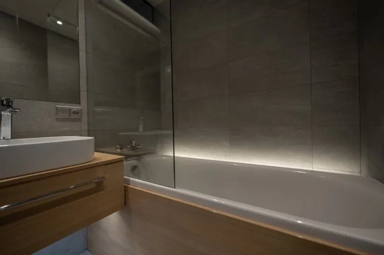 NIX półka wnękowa nad wannę ze stali nierdzewnej, 163 cm