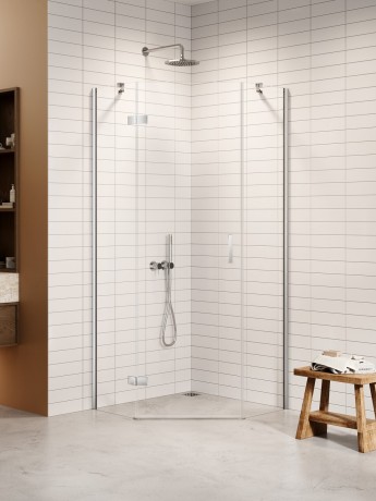Przejdź do produktu Pięciokątne kabiny z drzwiami otwieranymi na zewnątrz. Dostępne w rozmiarach 80x80x200 cm i 90x90x200 cm.