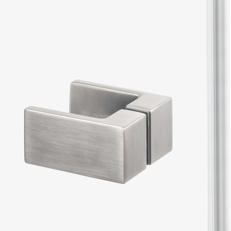 Kwadratowe i prostokątne kabiny, z lewo- lub prawostronnym ustawieniem. Mają drzwi otwierane na zewnątrz. Dostępne w rozmiarach od 80x70x200 cm do 120