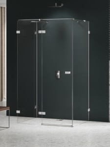 Kwadratowe i prostokątne kabiny, z lewo- lub prawostronnym ustawieniem. Mają drzwi otwierane na zewnątrz. Dostępne w rozmiarach od 80x70x200 cm do 120