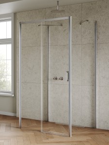 Kabina przyścienna, wejście od frontu, montaż lewo- lub prawostronny; szerokość 100–160 cm, głębokość do 100 cm, wysokość 200 cm.