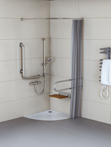 Kompletny prysznic dla niepełnosprawnych z brodzikiem i akcesoriami